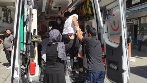 Kızının gözü önünde damadını bıçakladı