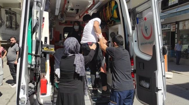 Kızının gözü önünde damadını bıçakladı