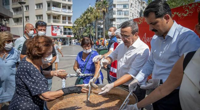 Konak'ta aşure bereketi paylaşıldı