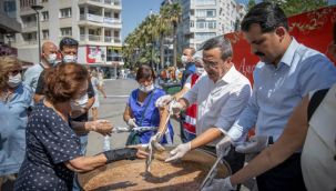 Konak'ta aşure bereketi paylaşıldı