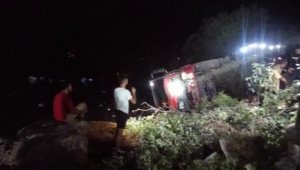 Marmaris'te itfaiye aracı devrildi