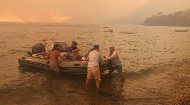 Mazı sahilindekiler teknelerle kurtarıldı