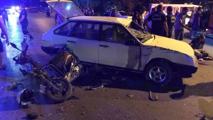 Motosikletle seyahat eden baba ve oğlu ağır yaralandı