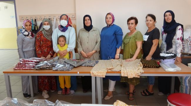 Öğretmen ve öğrenciler de yangın mağdurlarının yanında