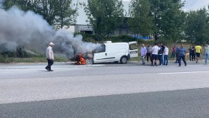 Otoyolda alev alev yandı