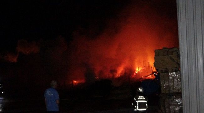 Palet fabrikasında ki yangın kontrol altına alındı