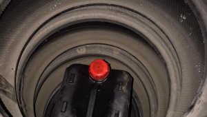 Şantiyeden çaldıkları mazotu ucuza satmak isterken yakalandılar