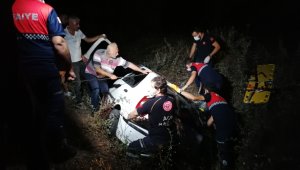 Şarampole uçan otomobilde 4 yaralı