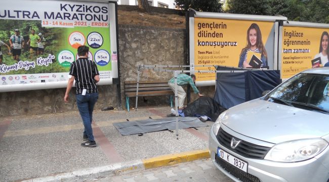 Simitçiyi ecel yolda yakaladı