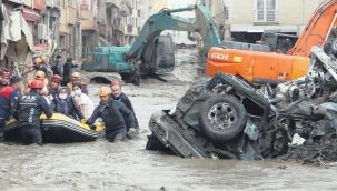 Tarihin en büyük sel felaketinde 27 ölü, yüzlerce kayıp