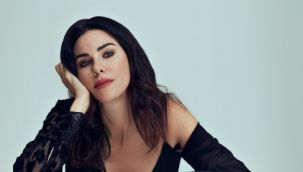 Transparan kıyafetiyle herkesi büyüledi