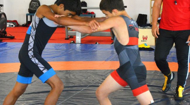 Türk güreşinin gelecekleri Aliağa'da kampta