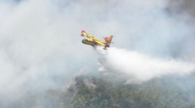 Uçakların biri gidip, biri geliyor