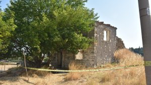 Urla'daki baltalı cinayetin zanlısı her yerde aranıyor