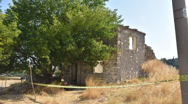 Urla'daki baltalı cinayetin zanlısı her yerde aranıyor