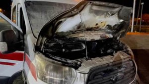 Yangına desteğe giden 112 ambulansı alev aldı