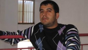 Yangından etkilenenlere su taşırken hayatını kaybetti