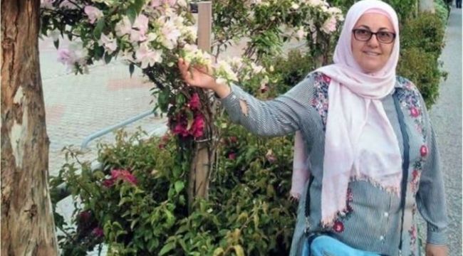 Yemek masasında annesini bıçaklayarak öldürdü