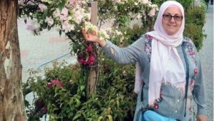 Yemek masasında annesini bıçaklayarak öldürdü