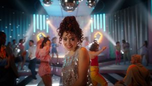 Zeynep Bastık Akhisar'da konser verdi