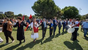 "15. Balkanlılar Halk Dansları ve Kültürü Festivali" İzmir'de başladı