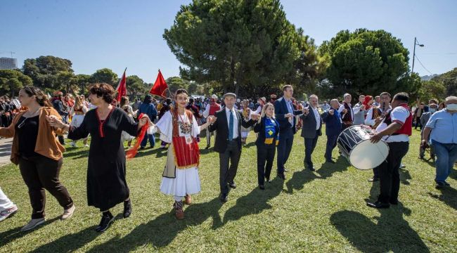 "15. Balkanlılar Halk Dansları ve Kültürü Festivali" İzmir'de başladı