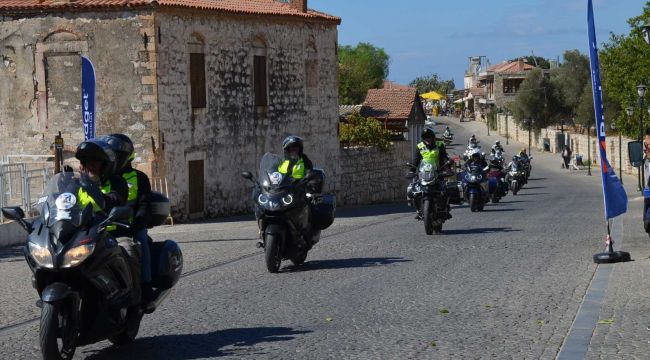16 ülkeden 200'ü aşkın motorcu Apollon Tapınağı'nı ziyaret etti