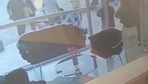 3. kattan zemine çakılan bebek hayata döndürüldü