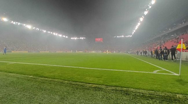 5 katlı binada yangını çıktı, Göztepe Stadı duman altında kaldı