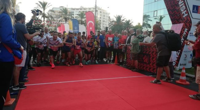 9 Eylül İzmir Yarı Maratonu'na rekor katılım
