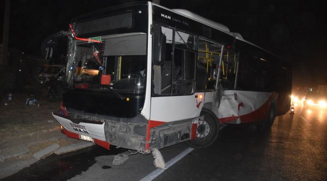 Aliağa'da belediye otobüsü ile tır çarpışmasında 12 yaralı