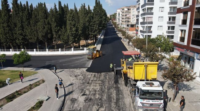 Aliağa'da sıcak asfalt serim çalışmaları sürüyor