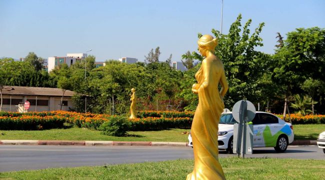 Altın Portakal Film Festivali için 58 heykel dikildi