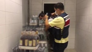 Antalya'da 12 otelde 5 bin litre kaçak içki ele geçirildi