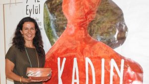 "Kadın" sergisi Çeşme Aya Haralambos Kilisesi'nde