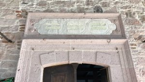 Ayvalık'ta tarihi camiye kitabe ayıbı