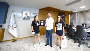 Başkan Sandal Bayraklı'nın gururu İlkim'e sahip çıktı