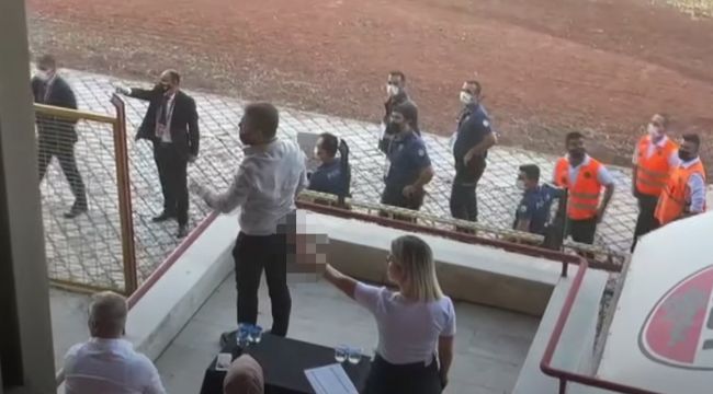 Başkanın eşi taraftara orta parmağını mı gösterdi