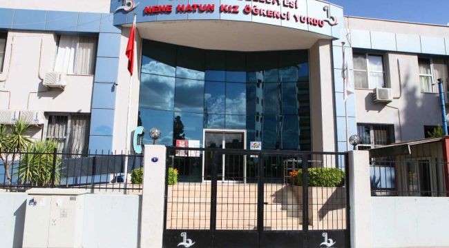 Bayraklı'da öğrencilere hem barınma hem maddi destek