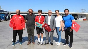 Bayraklılı güreşçi dünya şampiyonu oldu