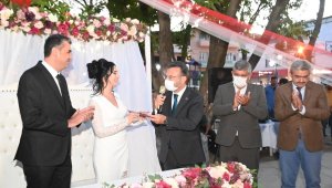 Belediye Başkanı, nikah masasına oturdu