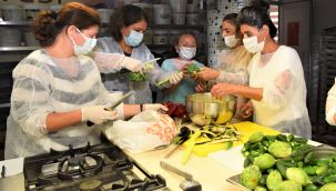 Bornovalı kadınlar kışa hazırlanıyor