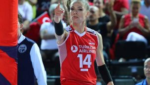 Büyük gurur! Eda Erdem en iyi orta saha seçildi