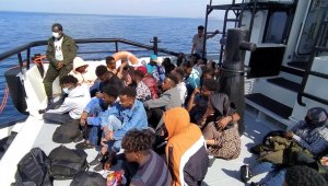 Dikili ve Çeşme açıklarında 58 düzensiz göçmen kurtarıldı