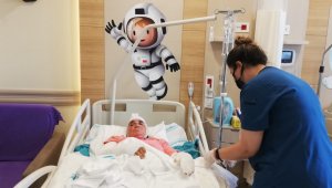 Ekmek pişiren yaşlı kadın tandıra düştü