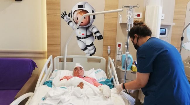 Ekmek pişiren yaşlı kadın tandıra düştü