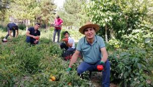Eli öpülesi müdür! Hem okula hem öğrencilere imkan yaratıyor