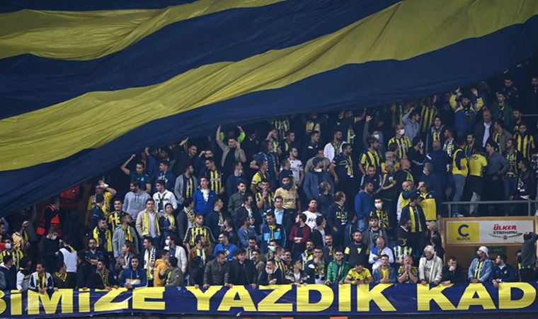 Fenerbahçe tribünlerinden iki yıldıza tepki!