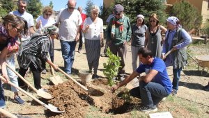 Ferhan Şensoy'un adı Sonsuz Şükran Köyü'nde yaşayacak