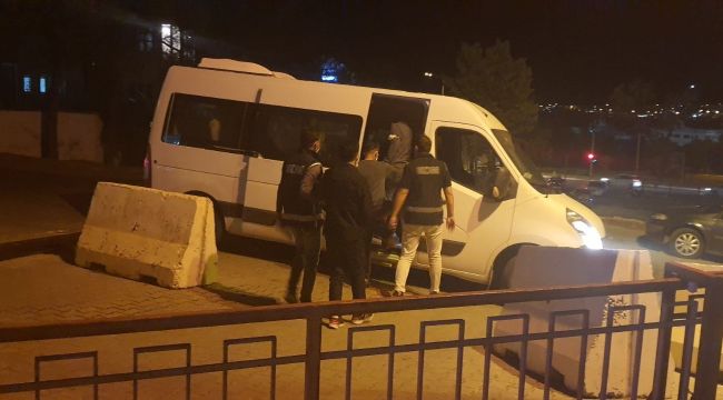 FETÖ'cü 3 teğmen Ayvalık'ta denizde yakalandı